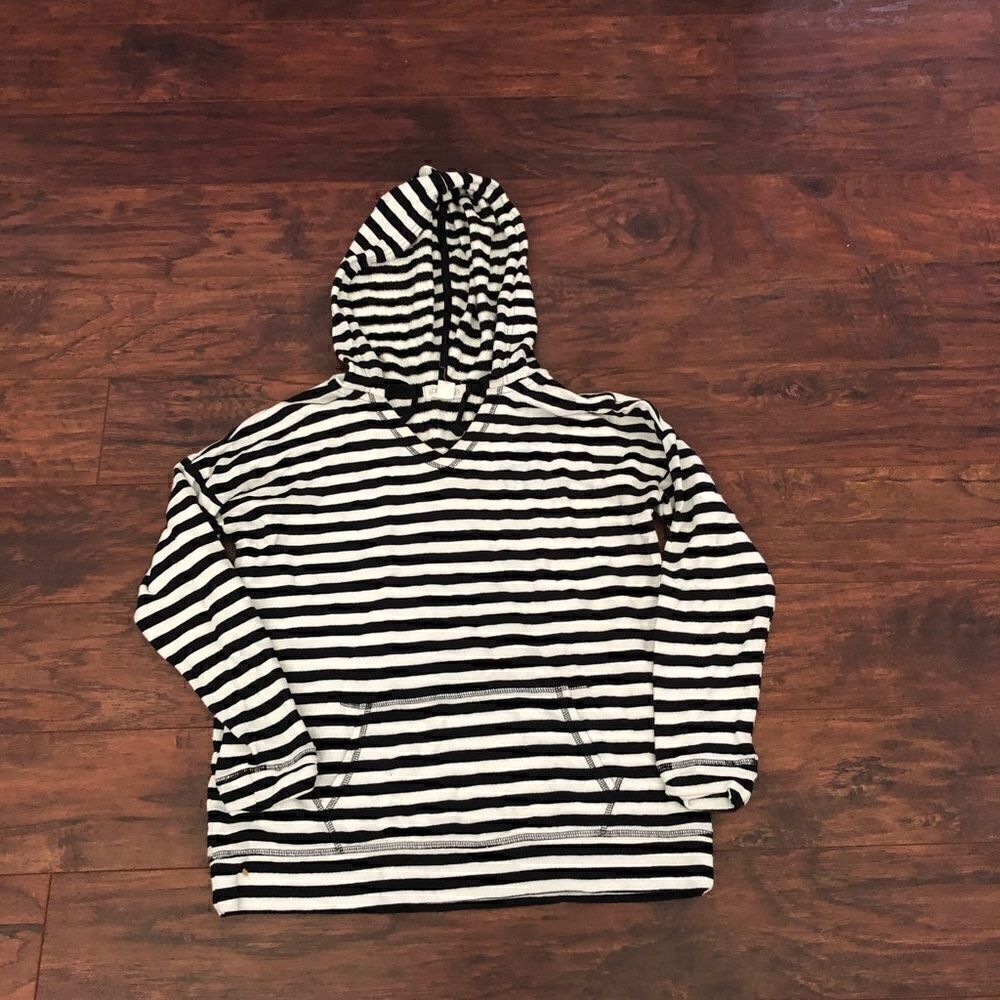 Forever 21 hoodi sweater black and white Used